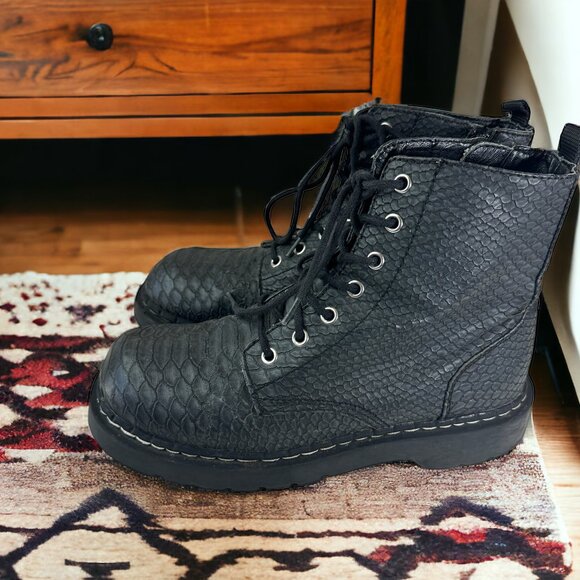 T.U.K Shoes - T.U.K. Reptile Pattern Combat Boot Y2k 90's Grunge Punk Gray US Women's Size 10